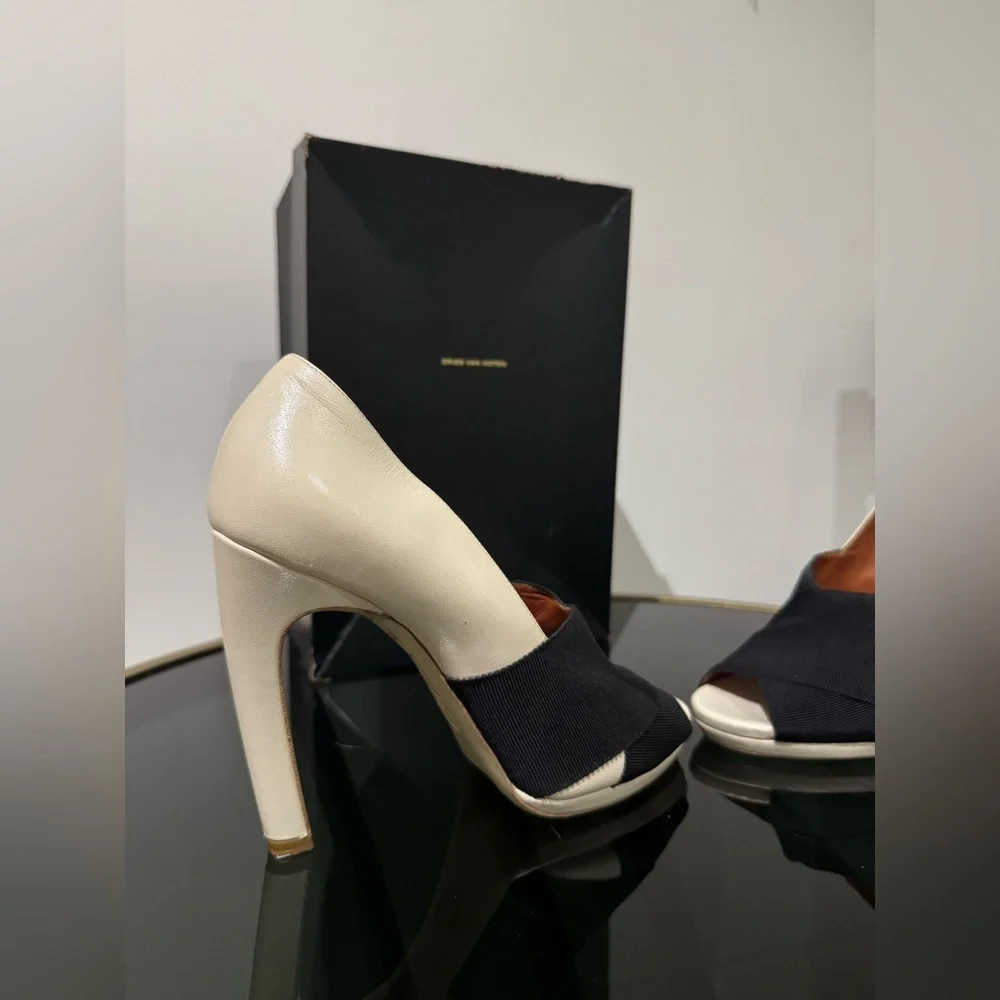 Dries Van Noten ecru leather with black fabric.designers signature curved heel. - Picture 2 of 14